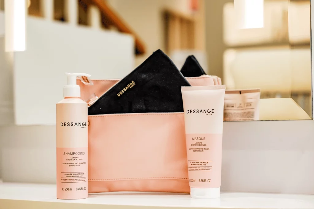 2 produit et une trousse de la marque Dessange