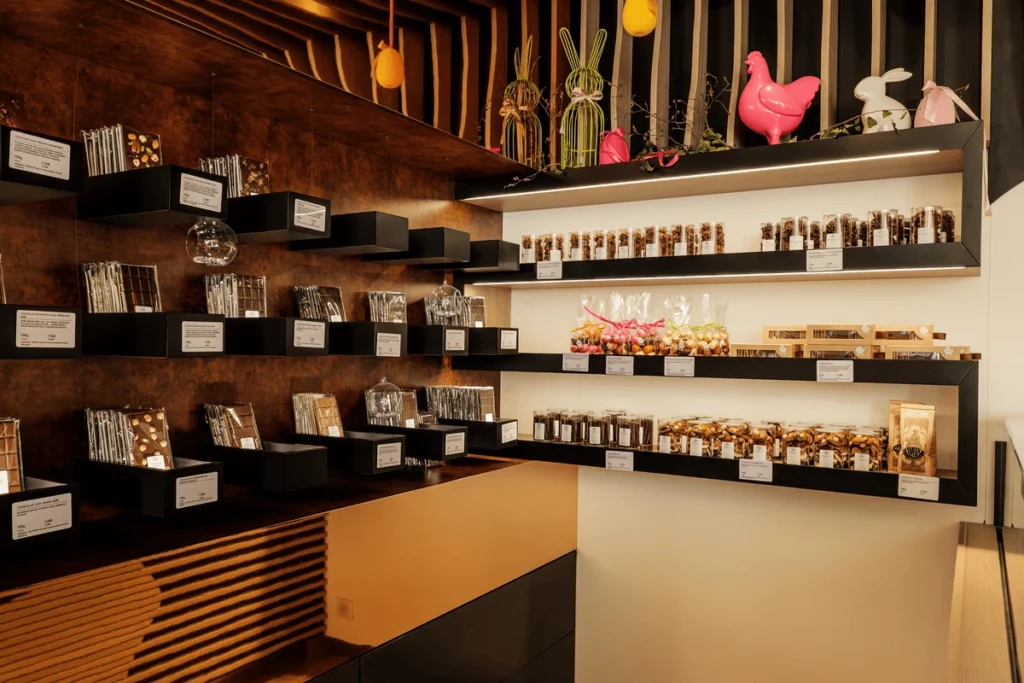 étagère de pâtisseries