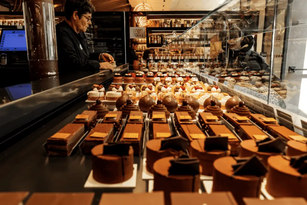 pâtisseries dans une vitrine